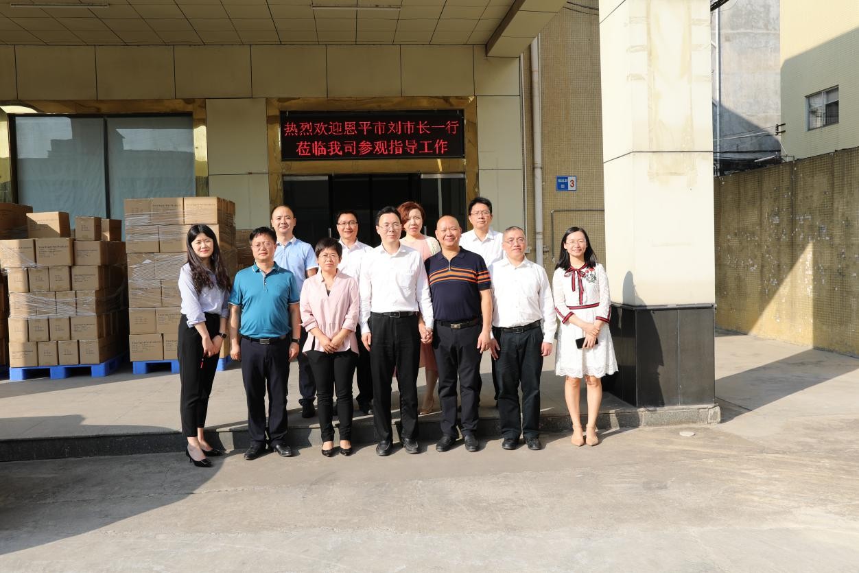 恩平市市委副书记市长刘兵、恩平市市委常委关凯宁等领导一行莅临WANBO.COM万搏娱乐(集团)科技公司实业有限公司进行参观考察